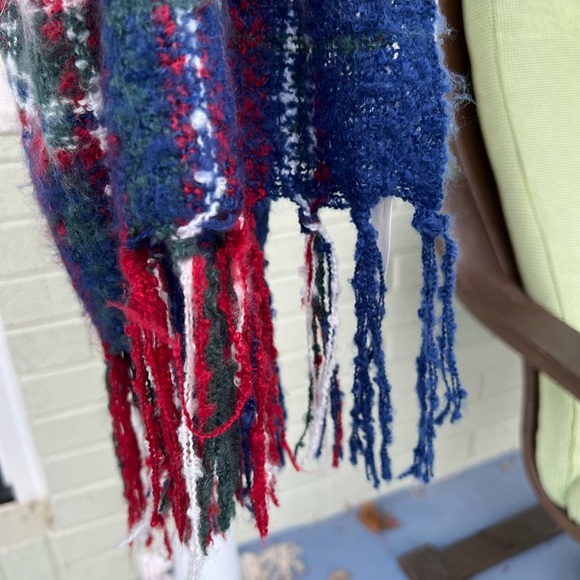 Leaf In Creek Plaid Pattern Oblong Fringe Scarf - Picture 3 of 4